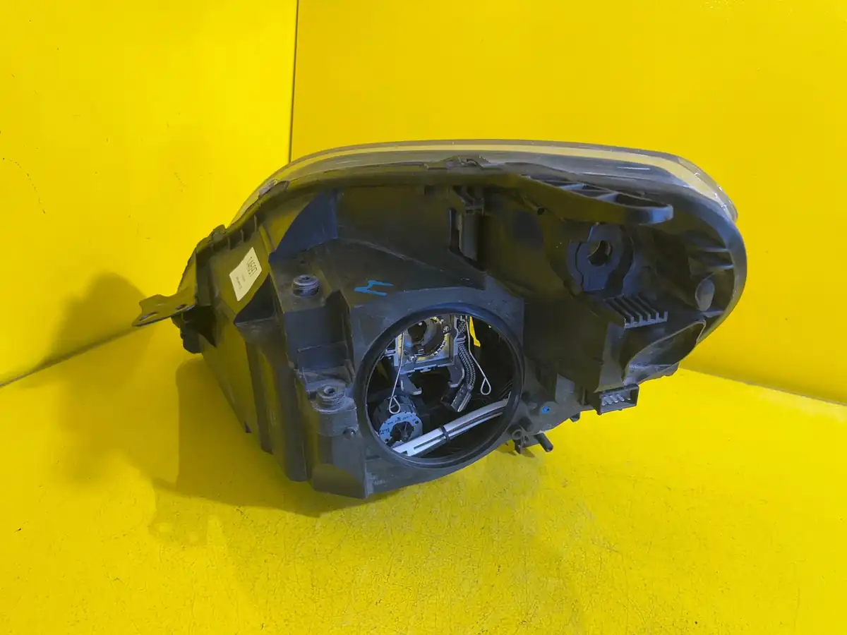 Far Dreapta Opel Zafira B 2 II Bixenon