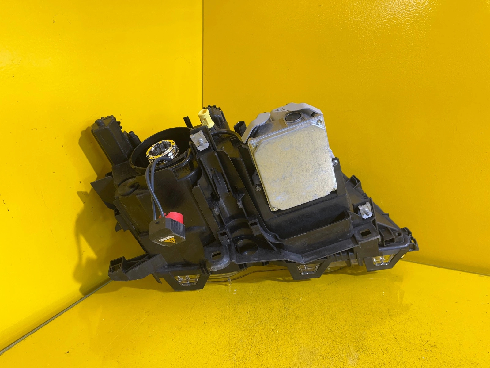 Far stânga Xenon BMW Seria 3 E46 OEM 14786 - Image 3