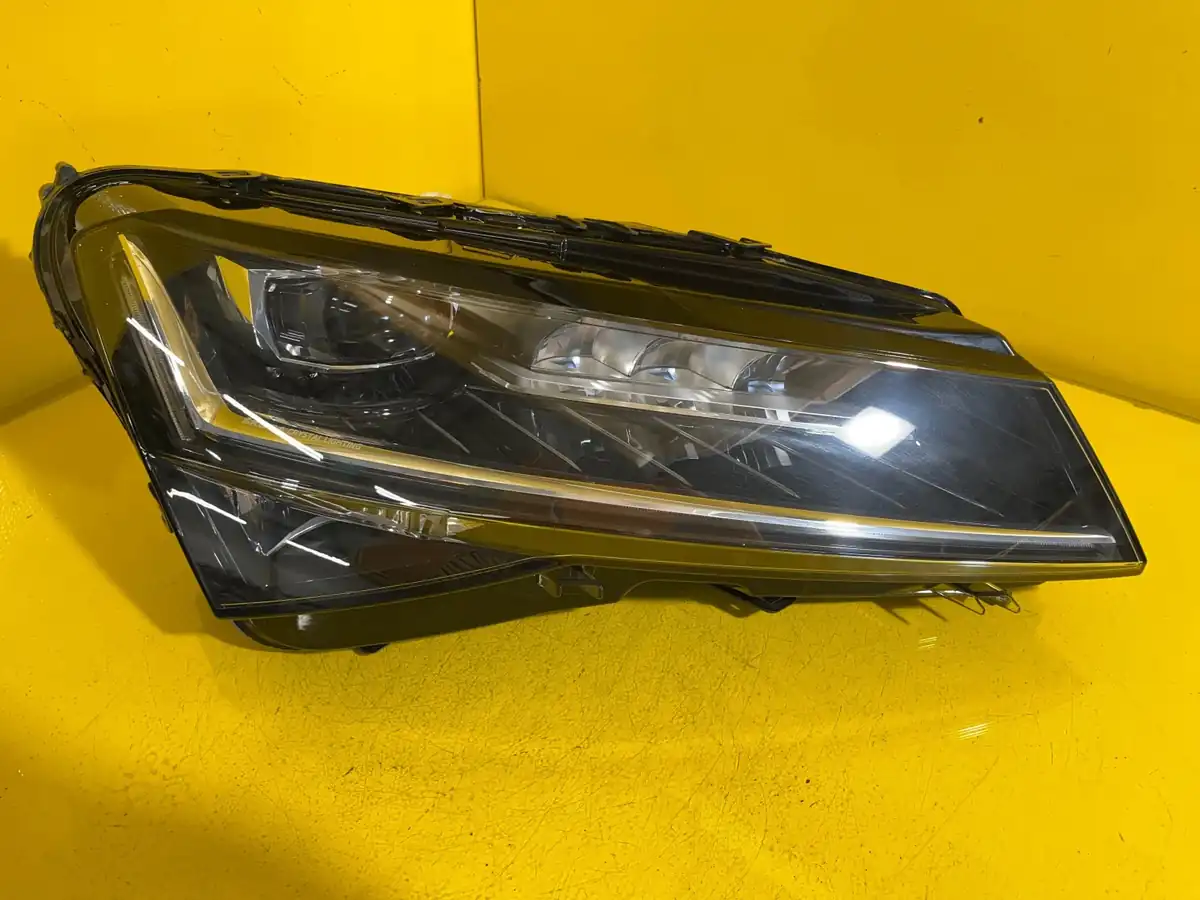Far Dreapta Skoda Superb 3 Lift Full LED