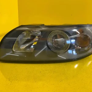 Far Volvo V50 S40