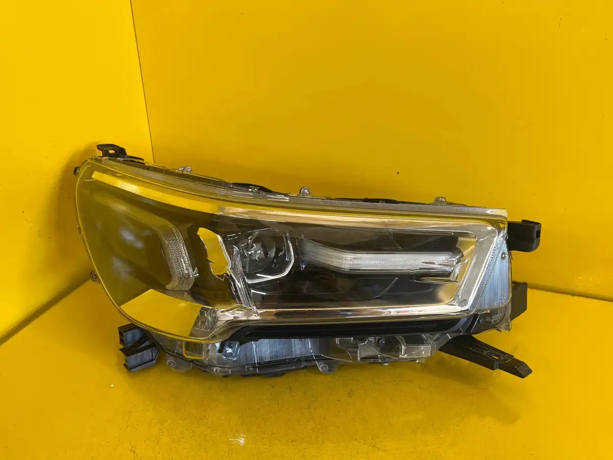 Far Dreapta Toyota Hilux VIII Lift Full LED