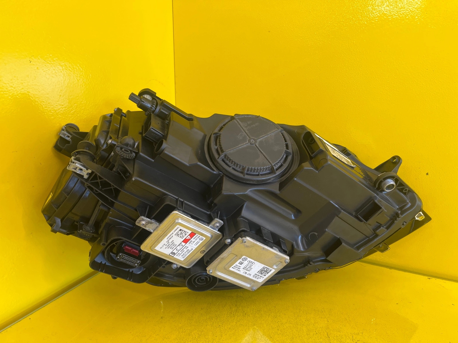 Far VW Golf VII GTI Xenon - Image 3
