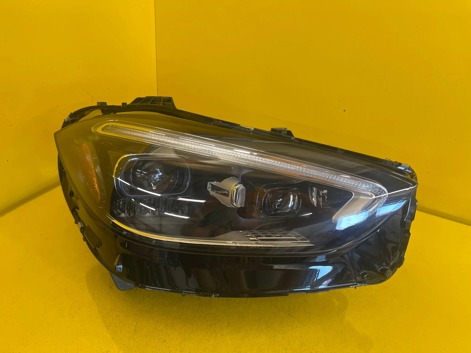 Far dreapta Full LED OEM 15411