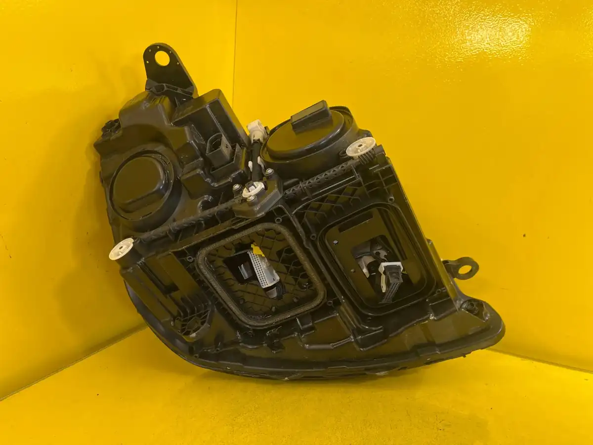 Far Stanga Mercedes Klasa W213 Multibeam