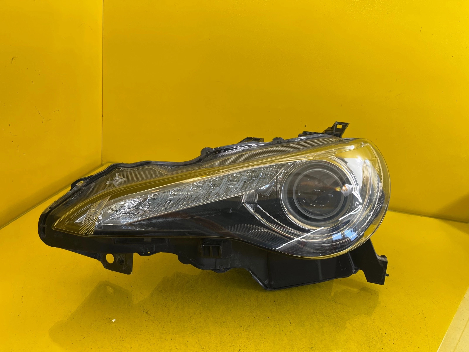 Far stânga Bi-Xenon OEM 16053