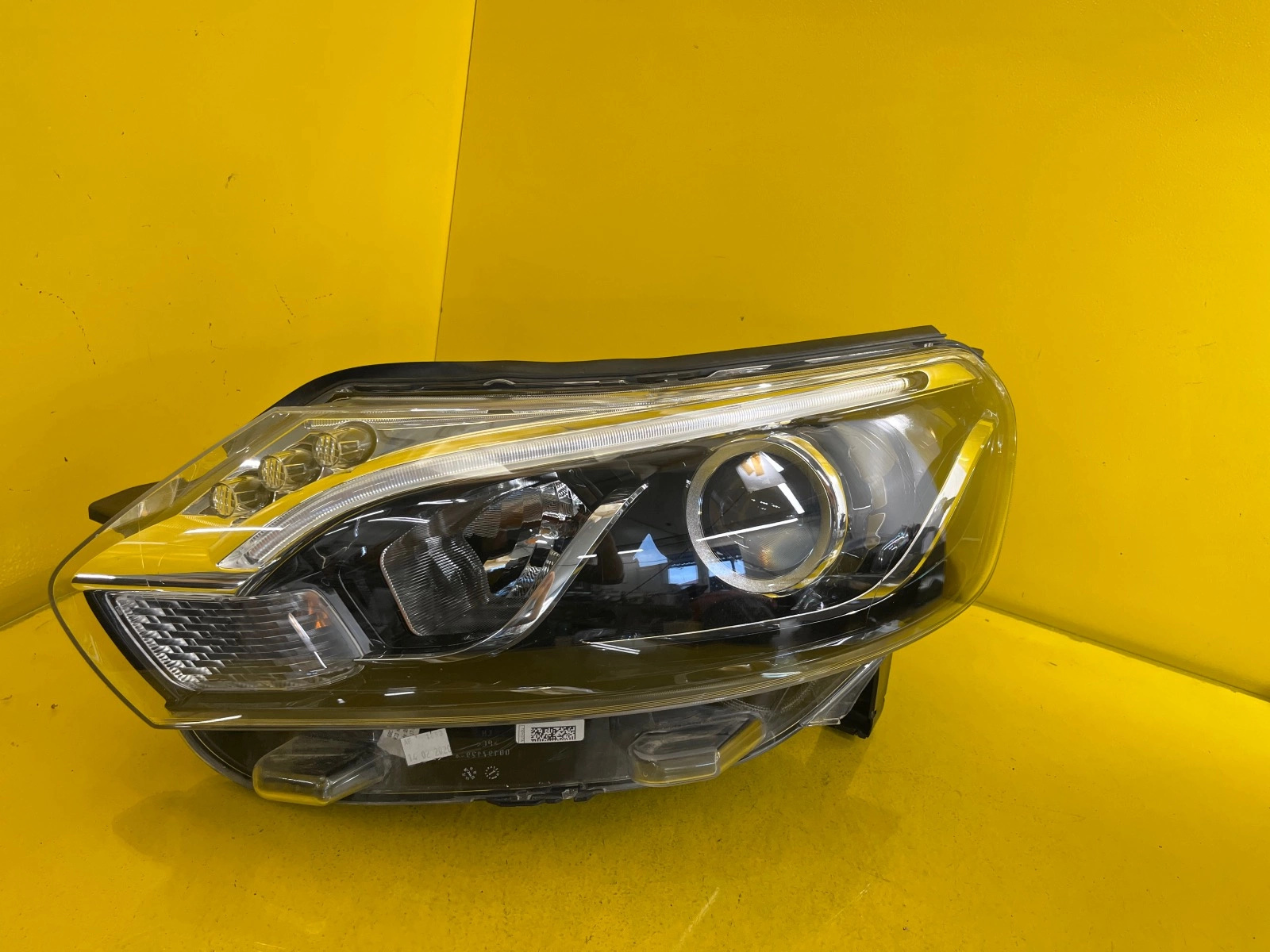 Far stânga LED Xenon OEM 16060