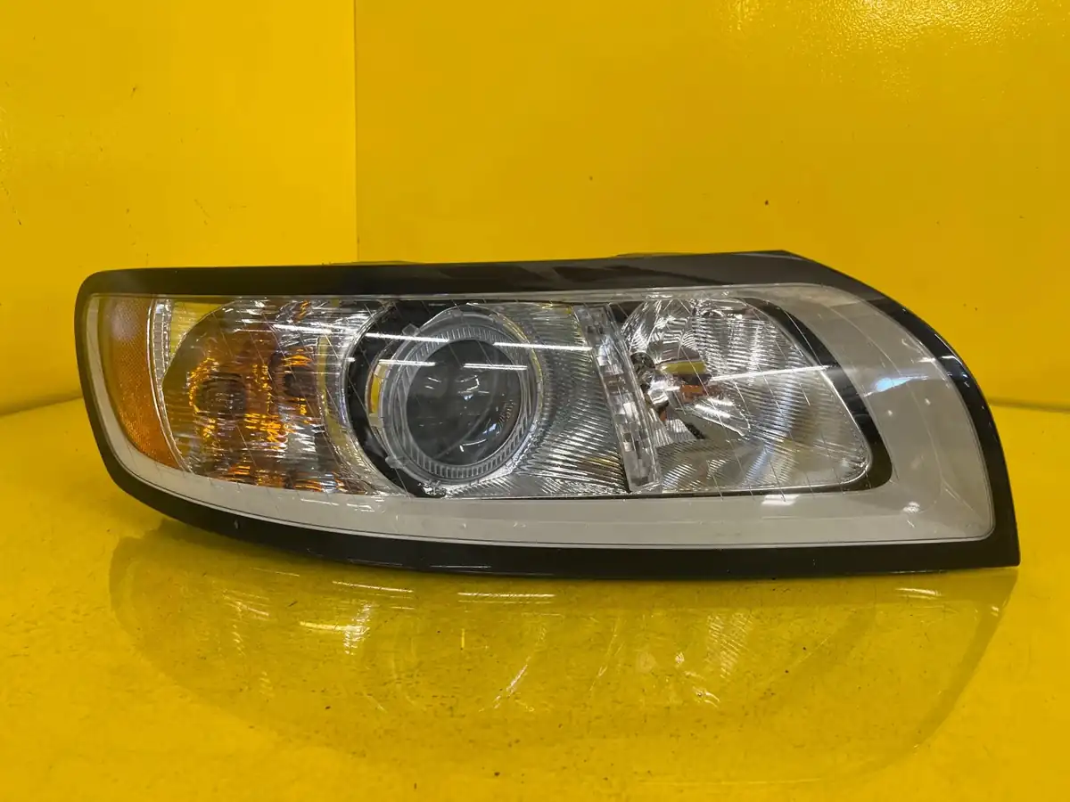 Far Dreapta Volvo S40 II V50 Lift Xenon
