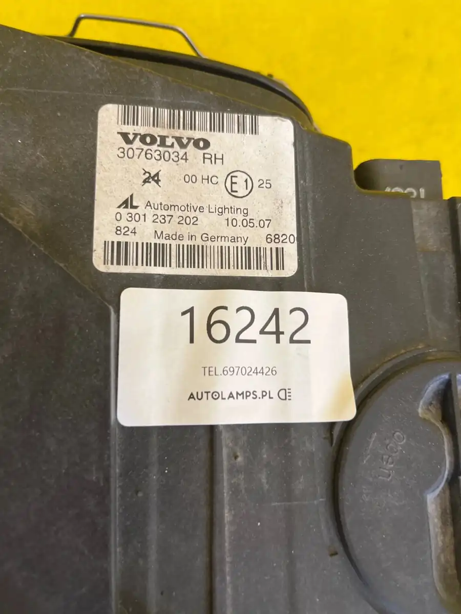 Far Dreapta Volvo S40 II V50 Lift Xenon