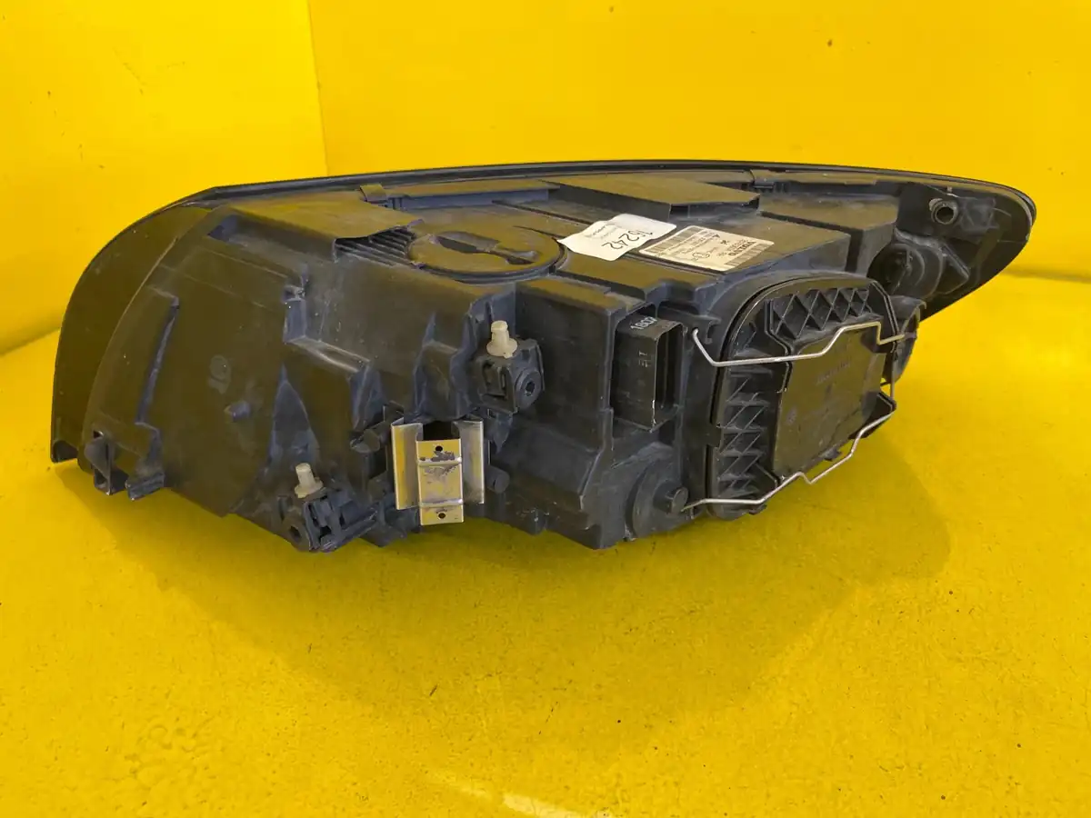 Far Dreapta Volvo S40 II V50 Lift Xenon