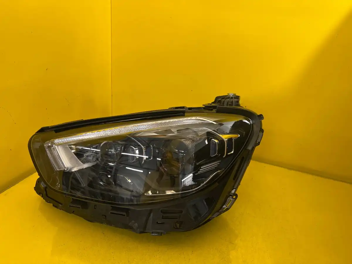 Far Stanga Mercedes Klasa W213 Multibeam