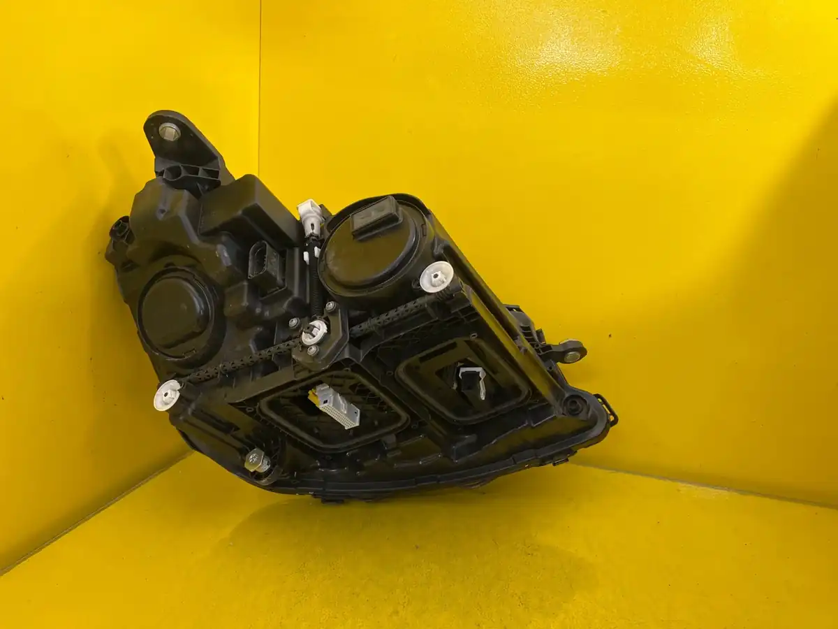 Far Stanga Mercedes Klasa W213 Multibeam
