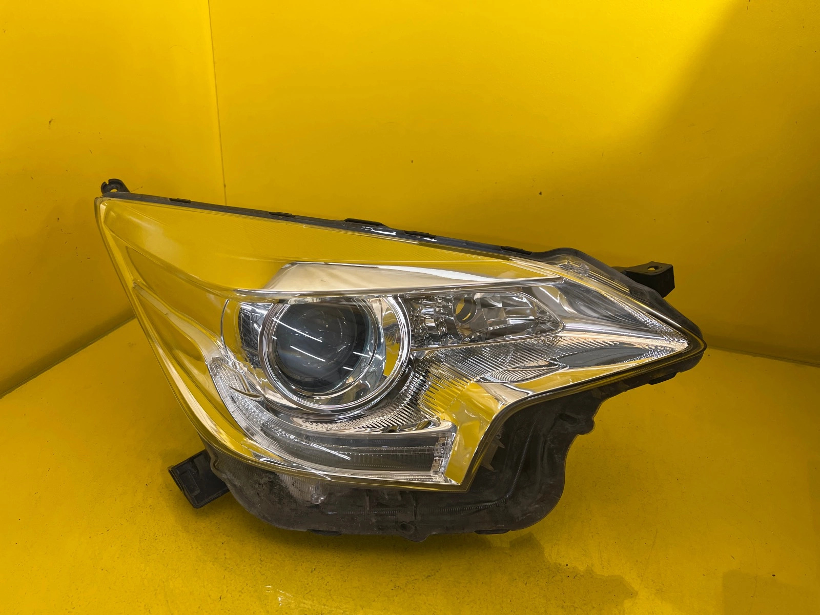 Far Dreapta Toyota Verso S 12- LED