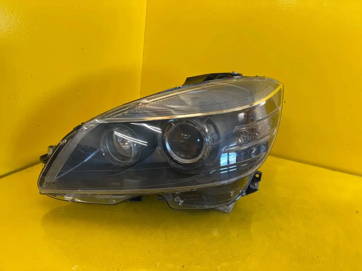 Far Mercedes W204 C-Class 11 Xenon