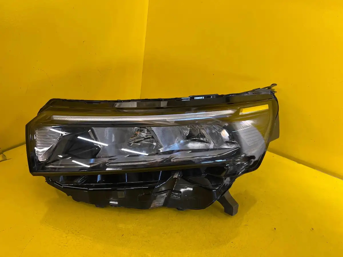 Far Nissan Townstar 21- LED