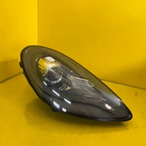 Far Dreapta Porsche Cayman 982 Xenon