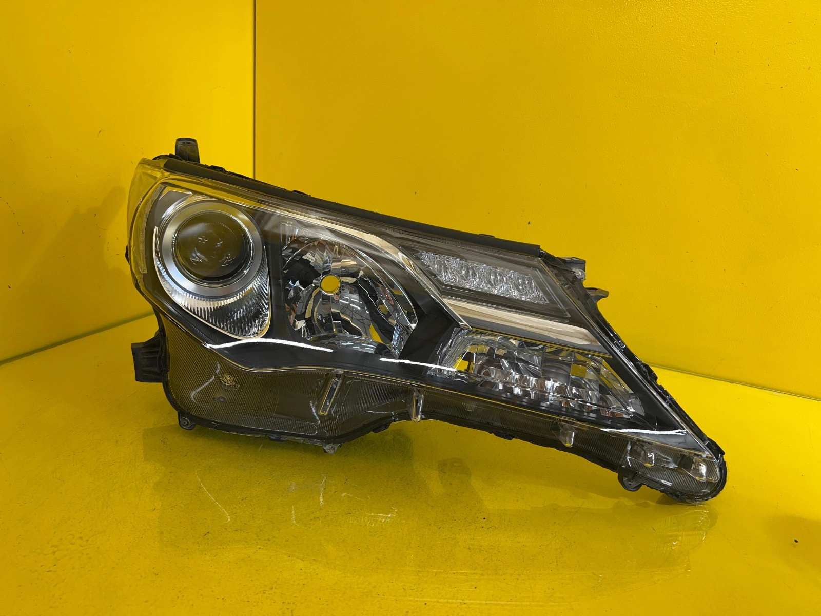 Far Dreapta Toyota Rav4 IV Xenon