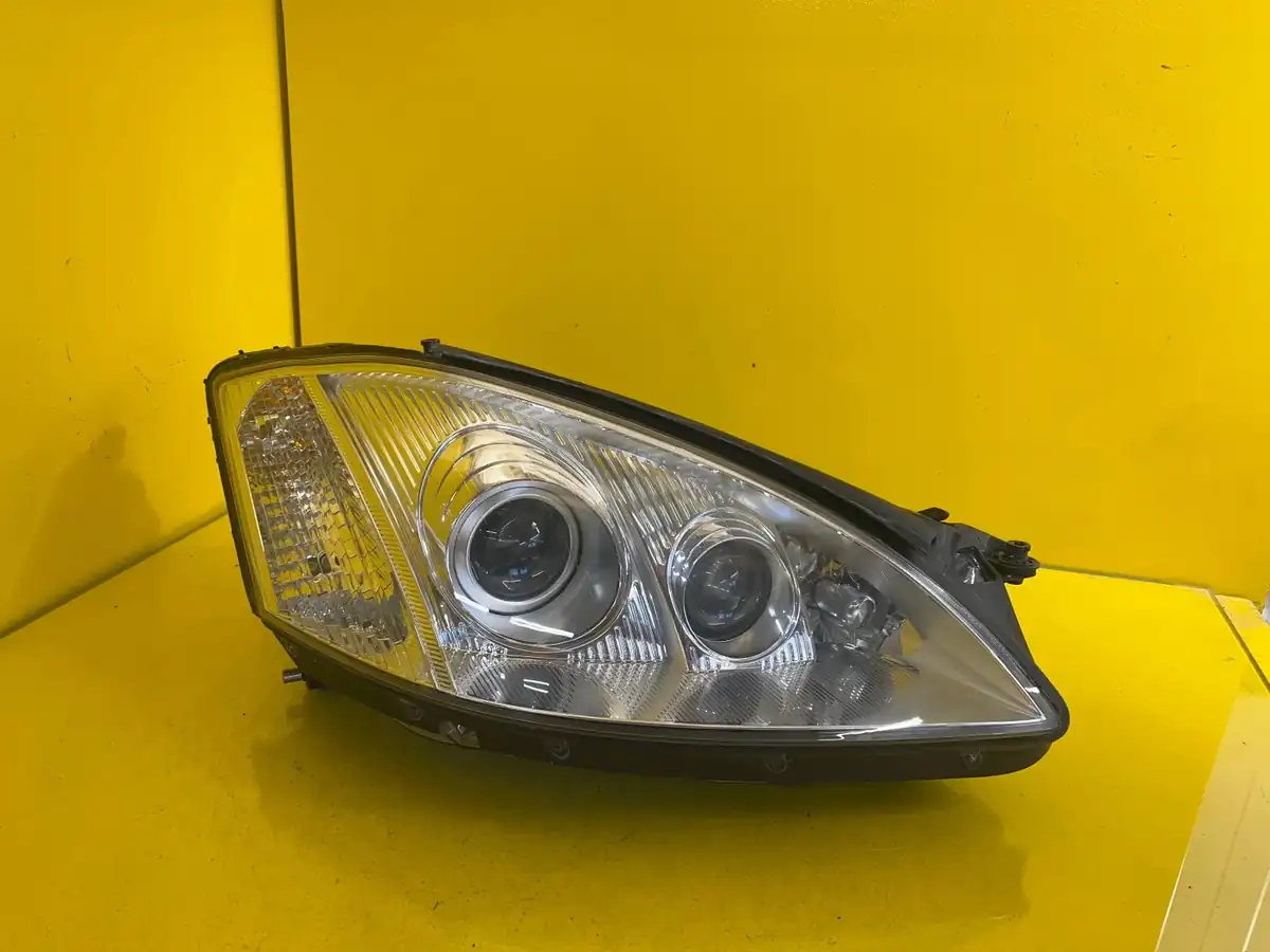 Far Dreapta Mercedes W221 Xenon