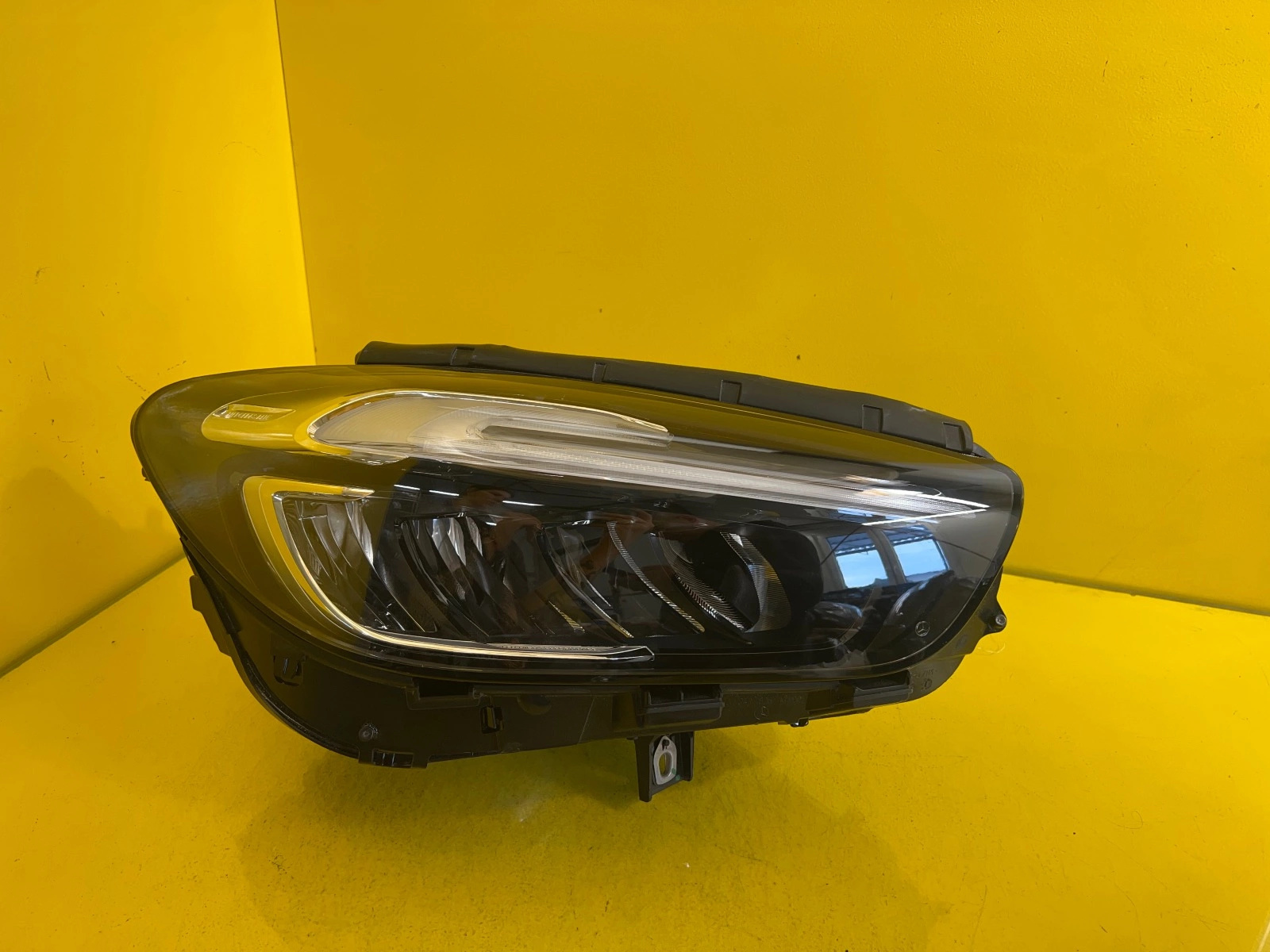 Far dreapta Full LED OEM 18489