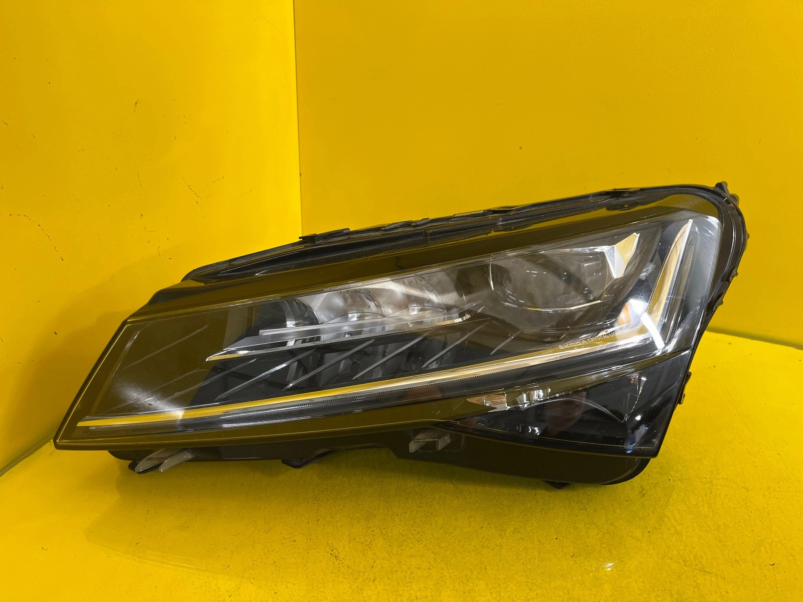 Far stânga Full LED Facelift OEM 18808