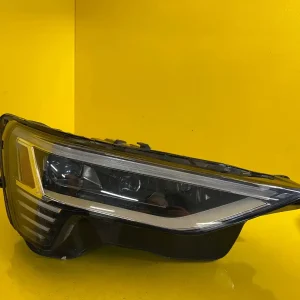 Far Dreapta Audi E-Tron Full LED