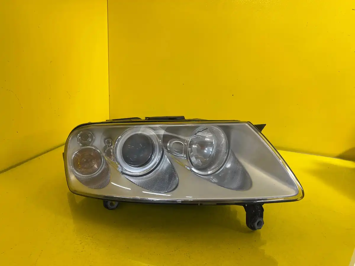 Far Dreapta VW Touareg 7L Xenon