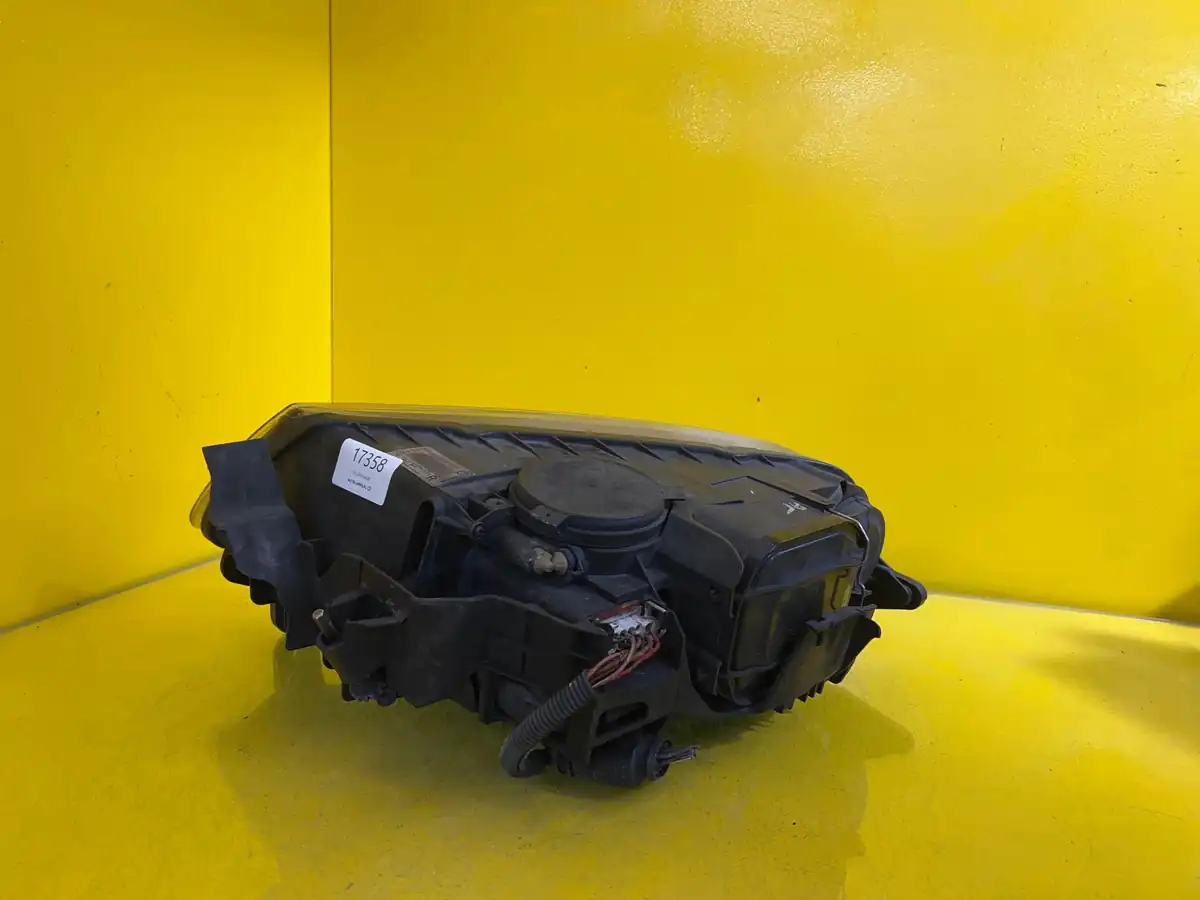 Far Dreapta VW Touareg 7L Xenon