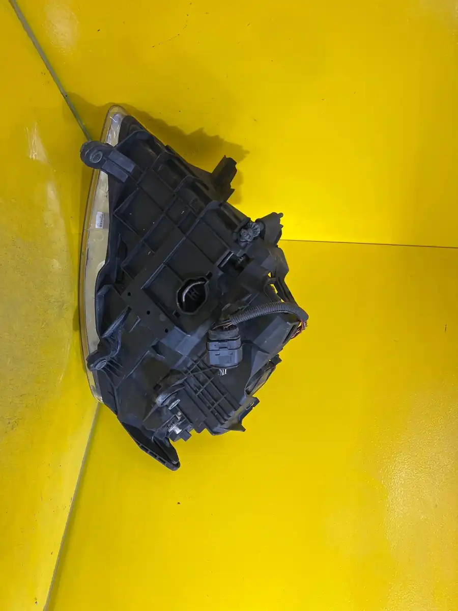 Far Dreapta VW Touareg 7L Xenon