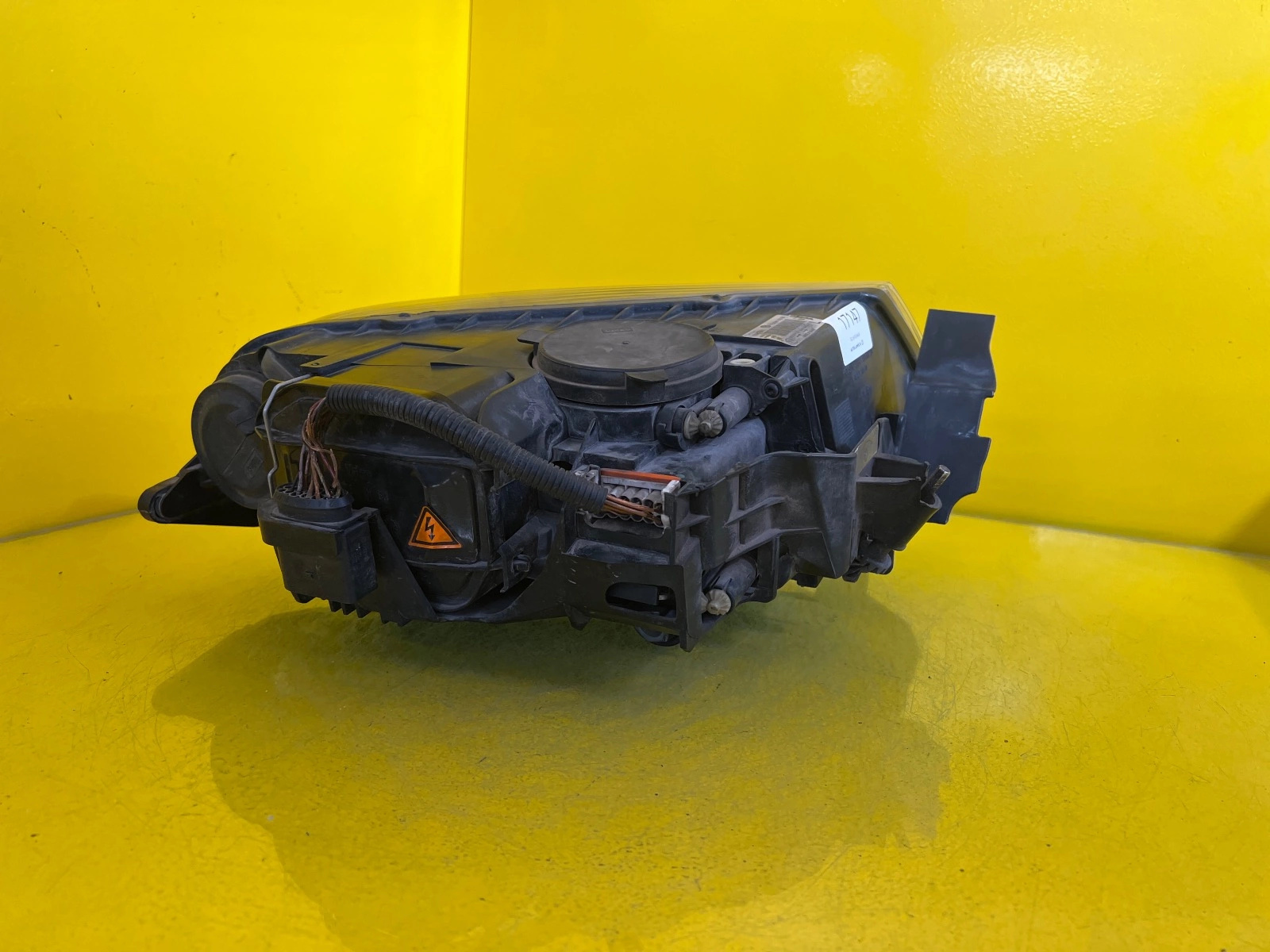 Far VW Touareg 7L Xenon - Image 3