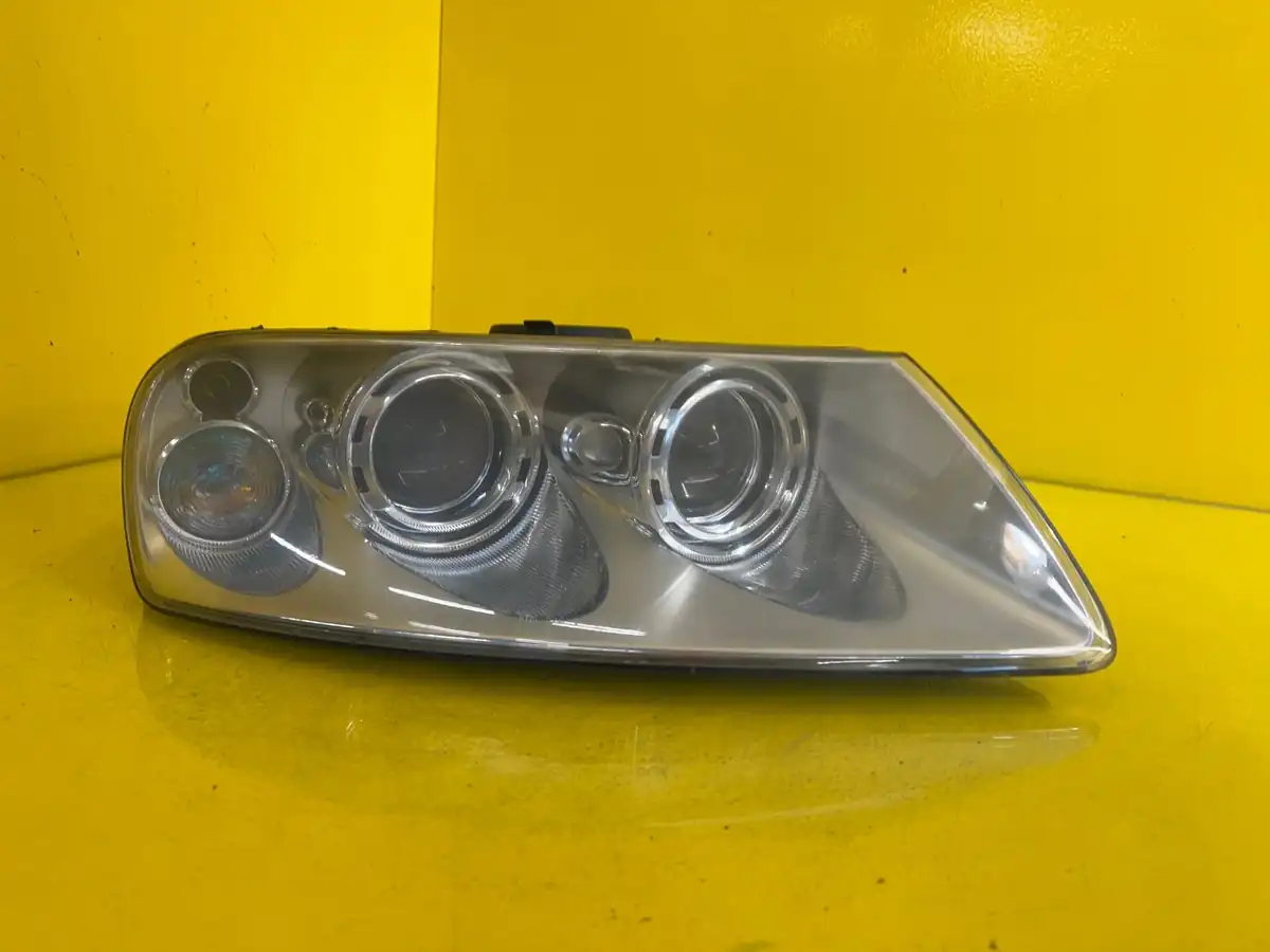 Far Dreapta VW Touareg I 02 Xenon