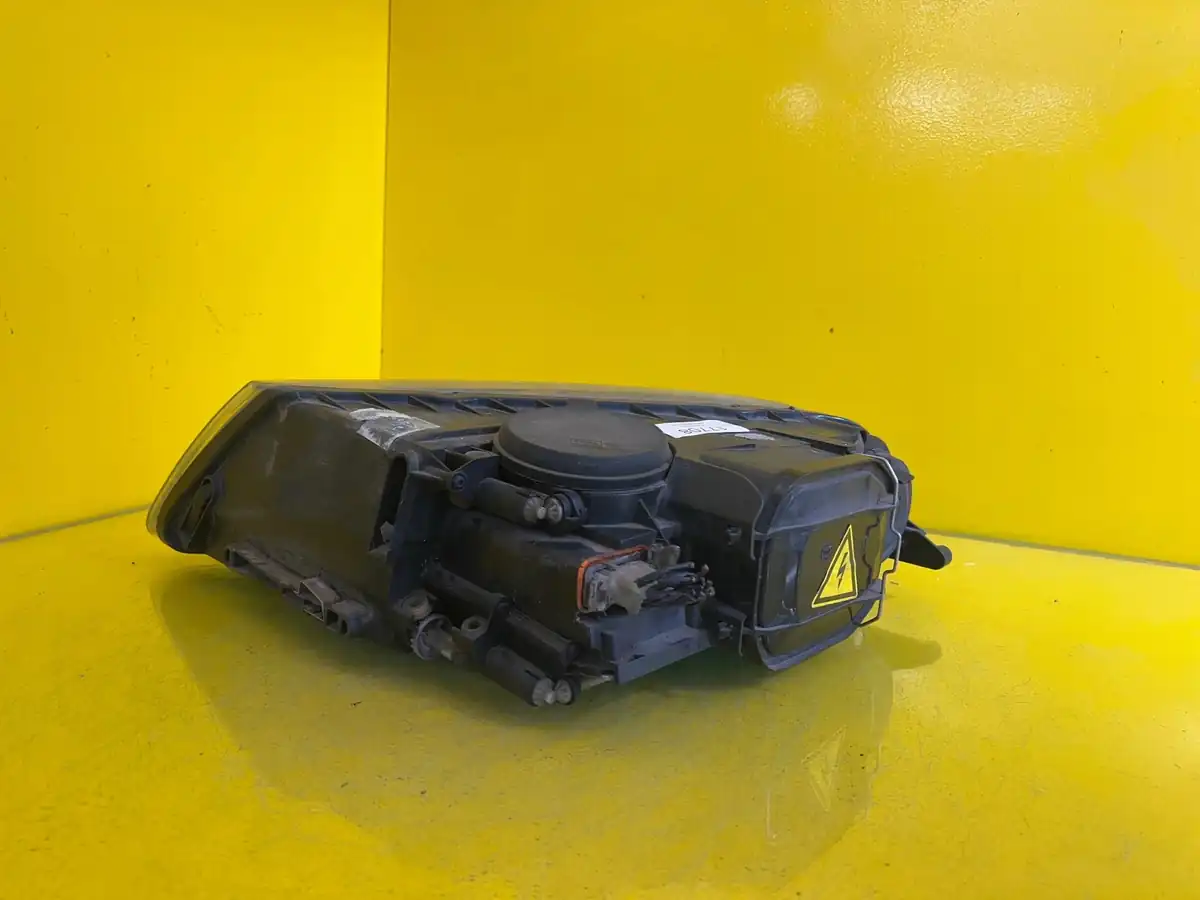 Far Dreapta VW Touareg I 02 Xenon