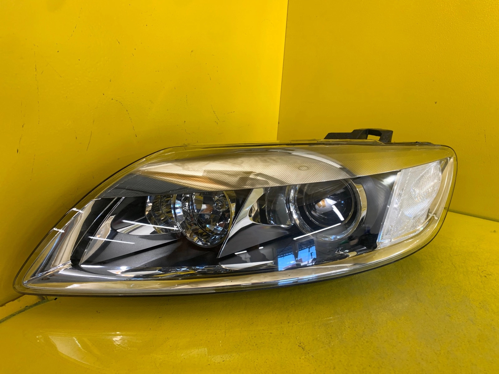 Far stânga Xenon OEM 17529