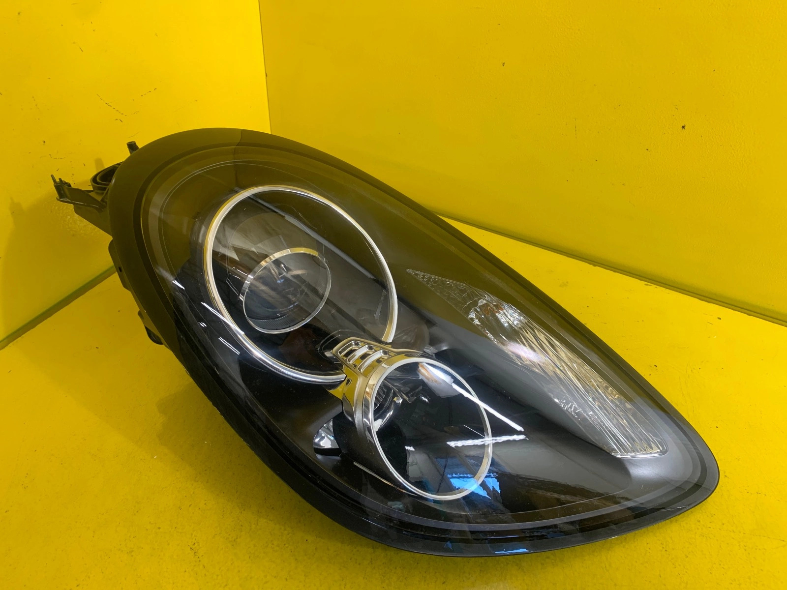Far Dreapta Porsche Boxster Cayman Xenon