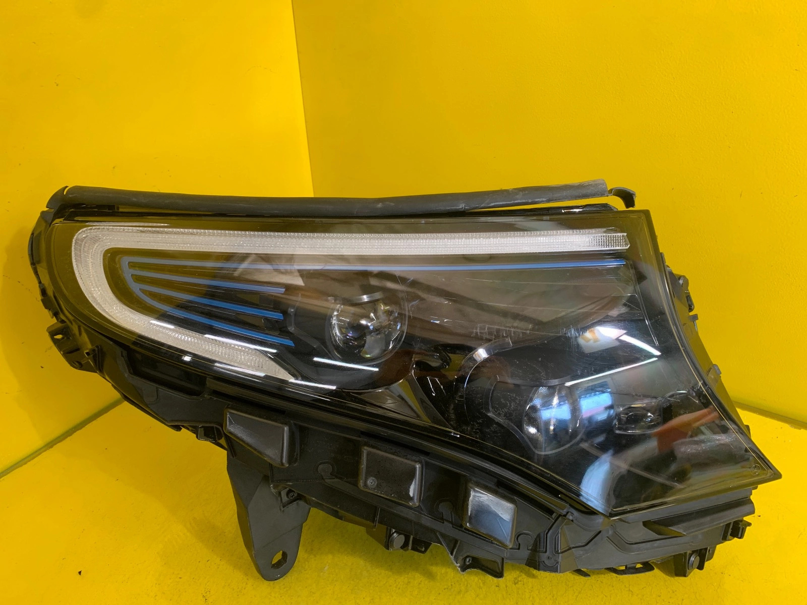 Far dreapta Full LED OEM 18907