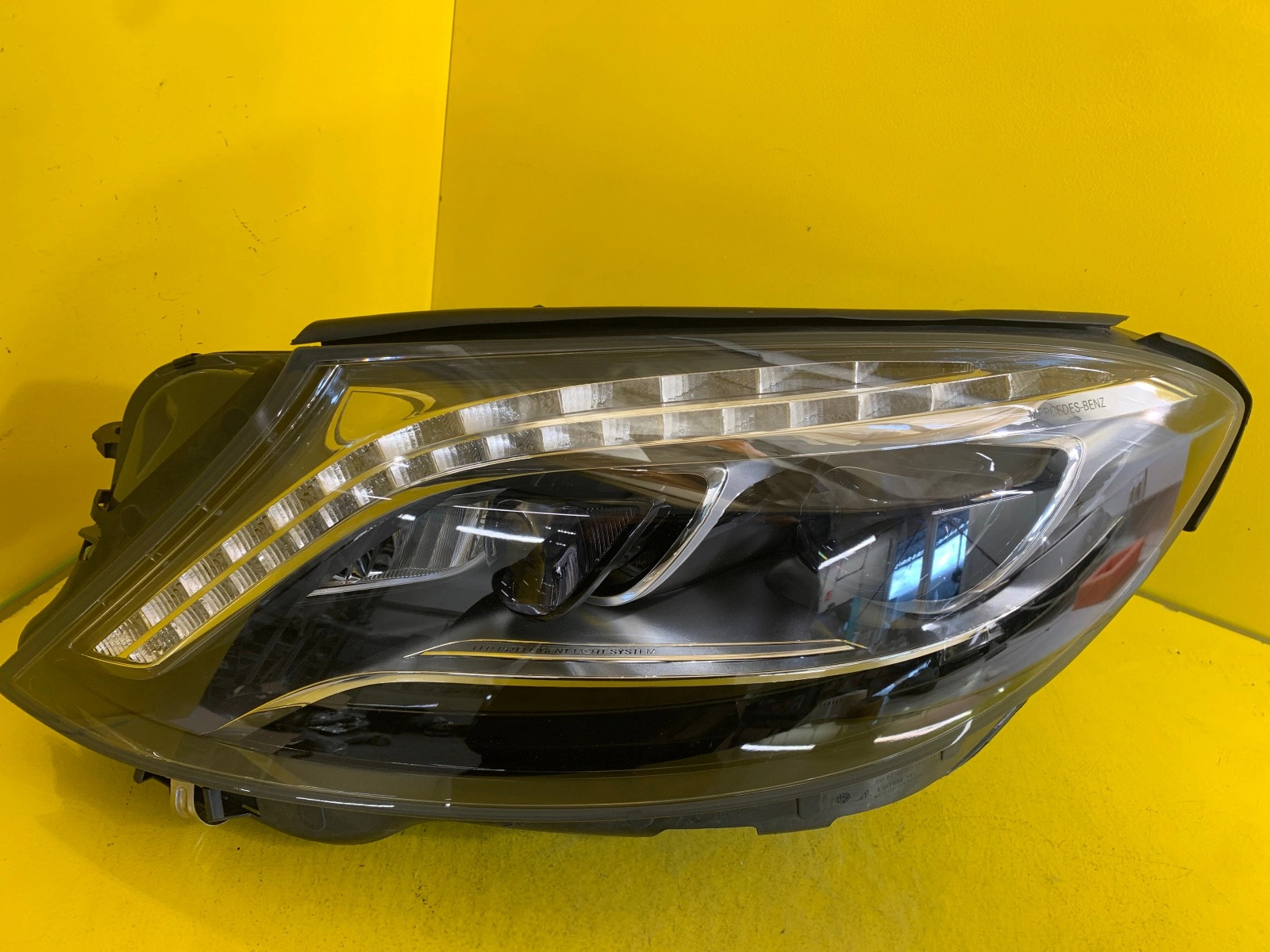 Far stânga Full LED OEM 19017