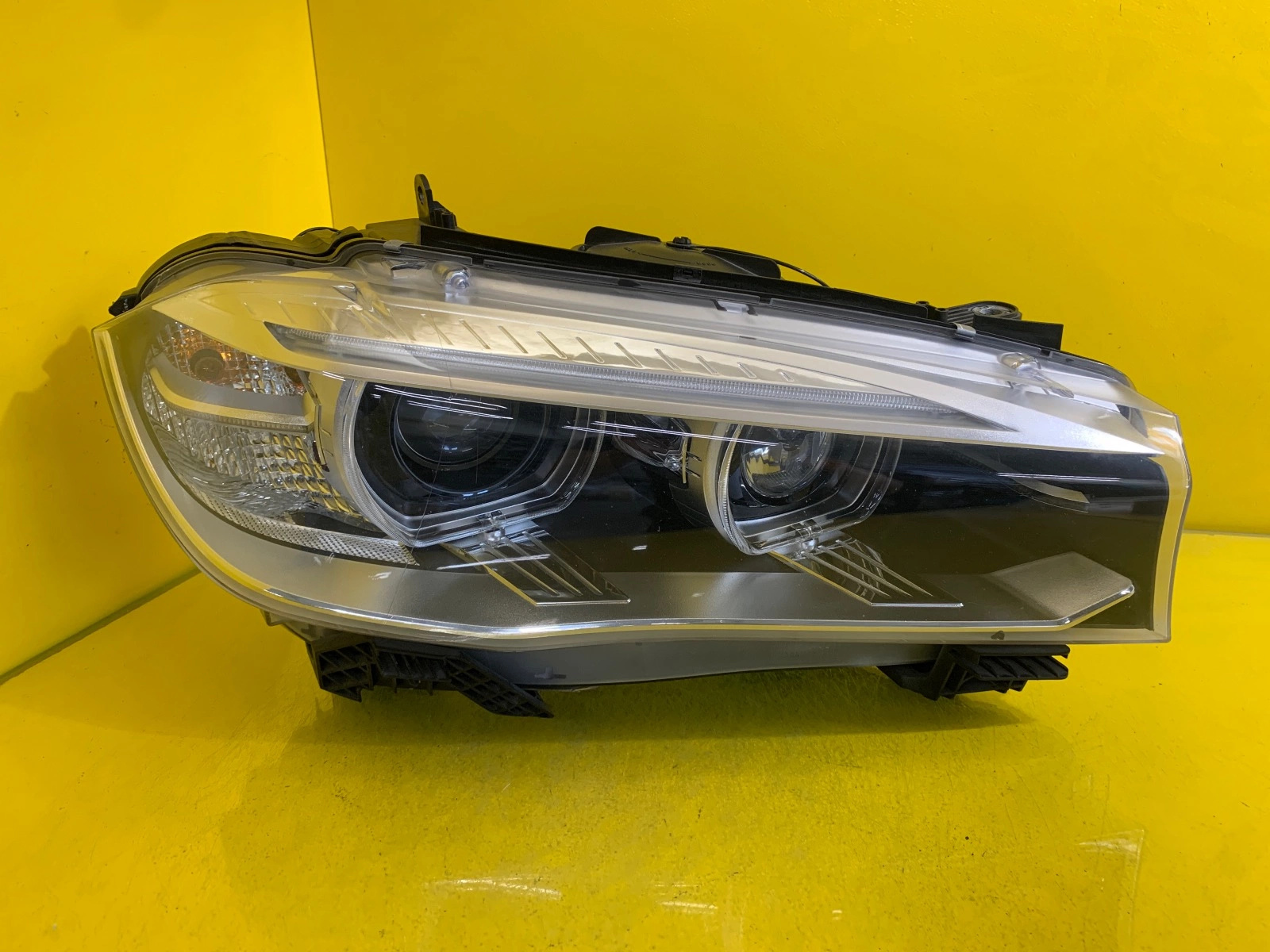 Far dreapta Bi-Xenon BMW X5 F15 2013-2018 OEM 19081