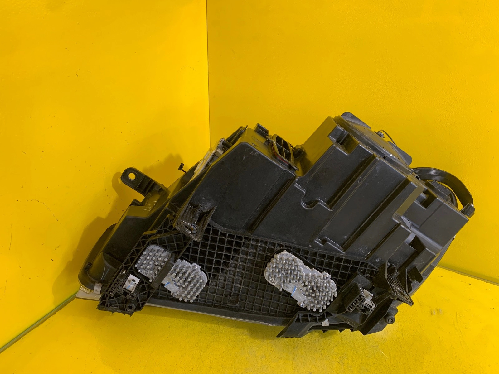 Far dreapta Bi-Xenon BMW X5 F15 2013-2018 OEM 19081 - Image 4