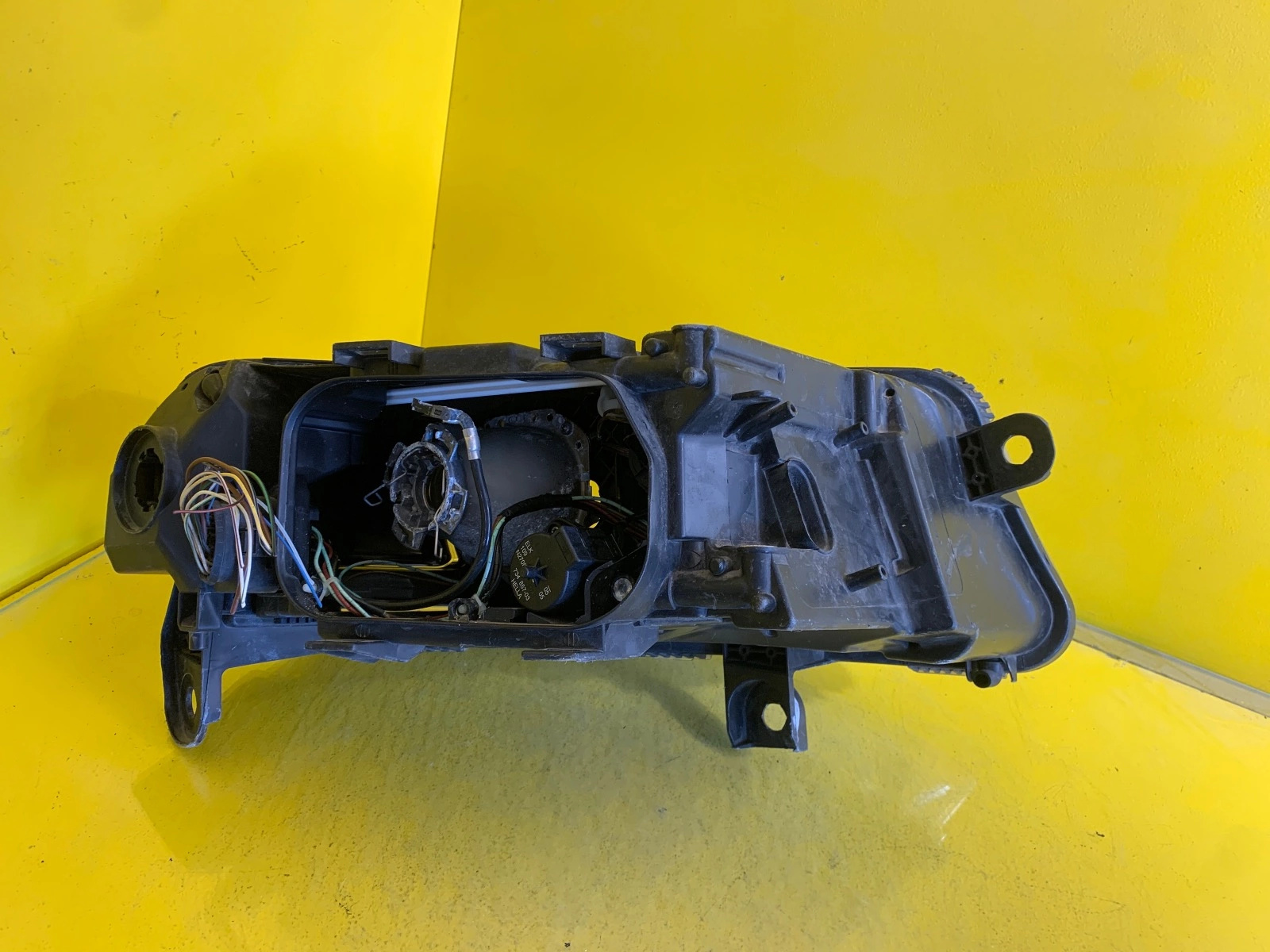 Far Bi-Xenon Audi A6 C6 4F0 - Image 3
