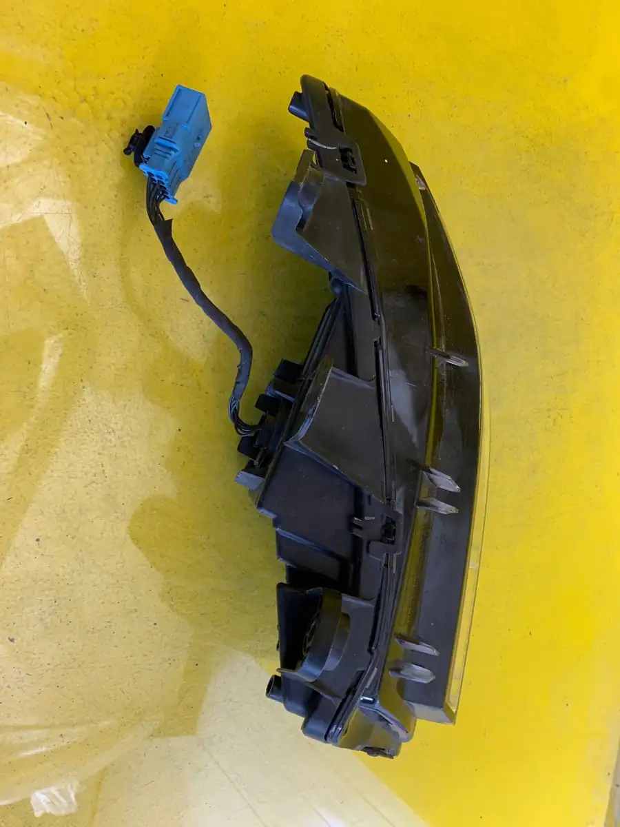 Far Dreapta LED Peugeot 3008