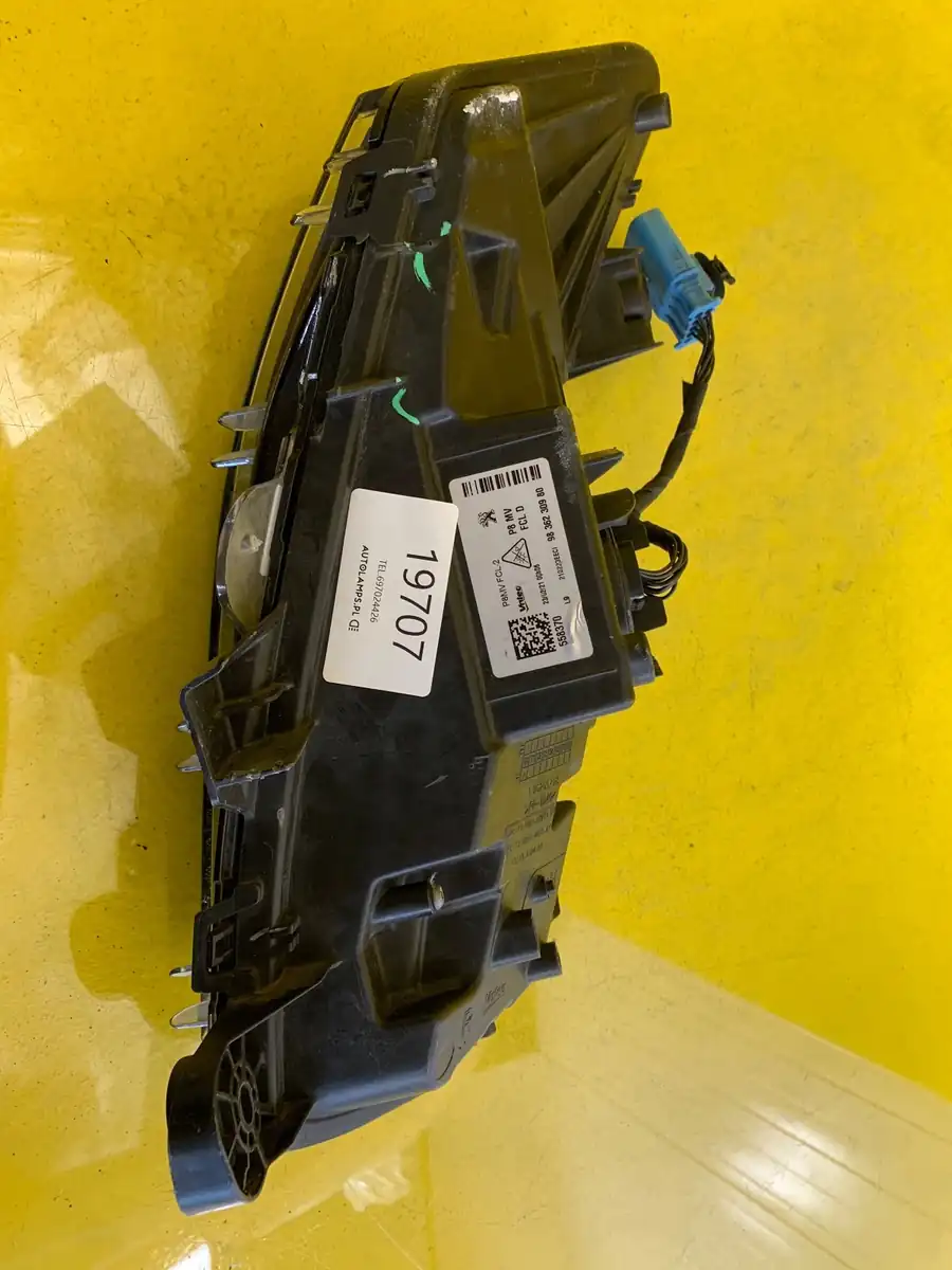 Far Dreapta LED Peugeot 3008