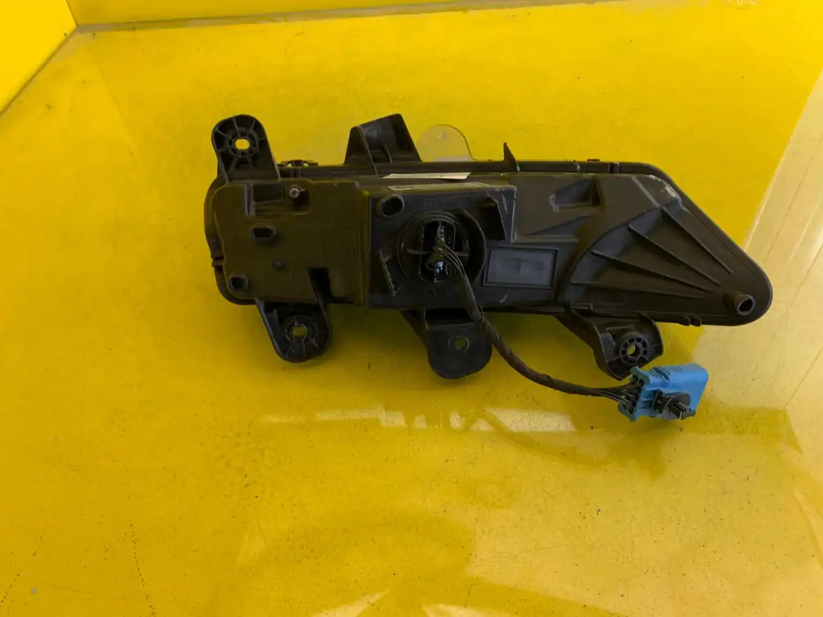 Far Dreapta LED Peugeot 3008