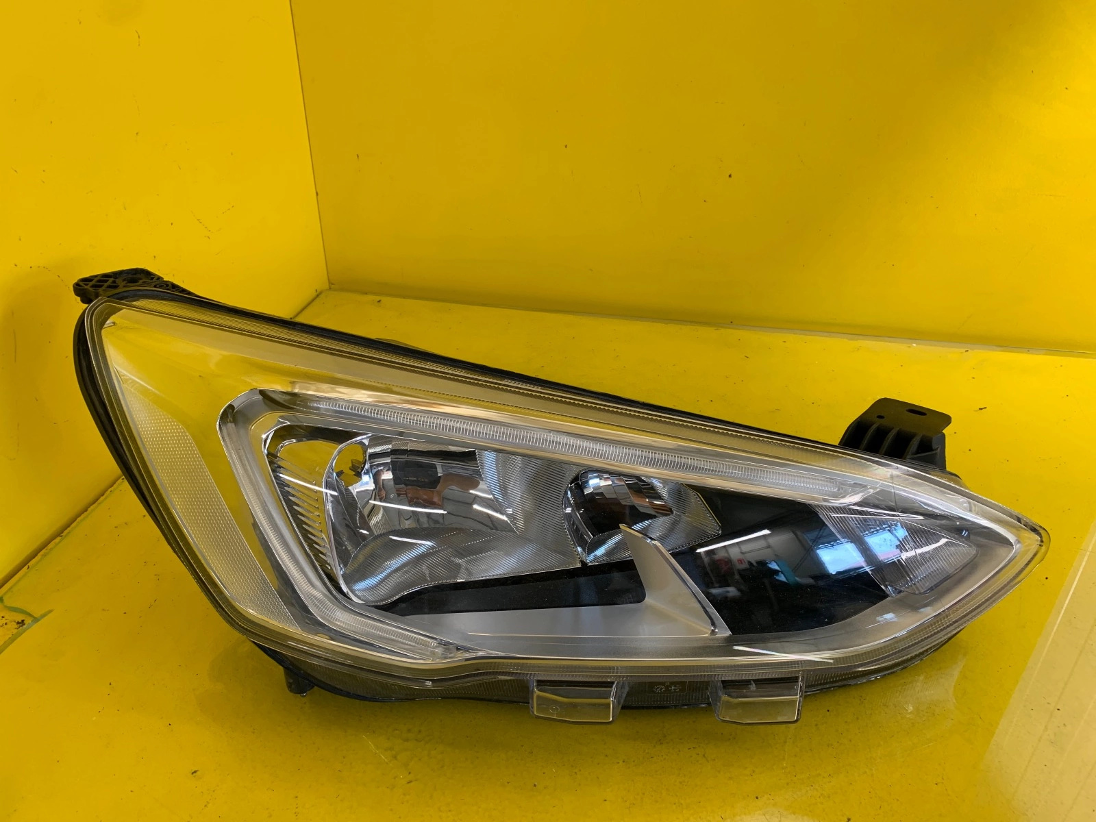 Far Dreapta Ford Focus MK4 LED