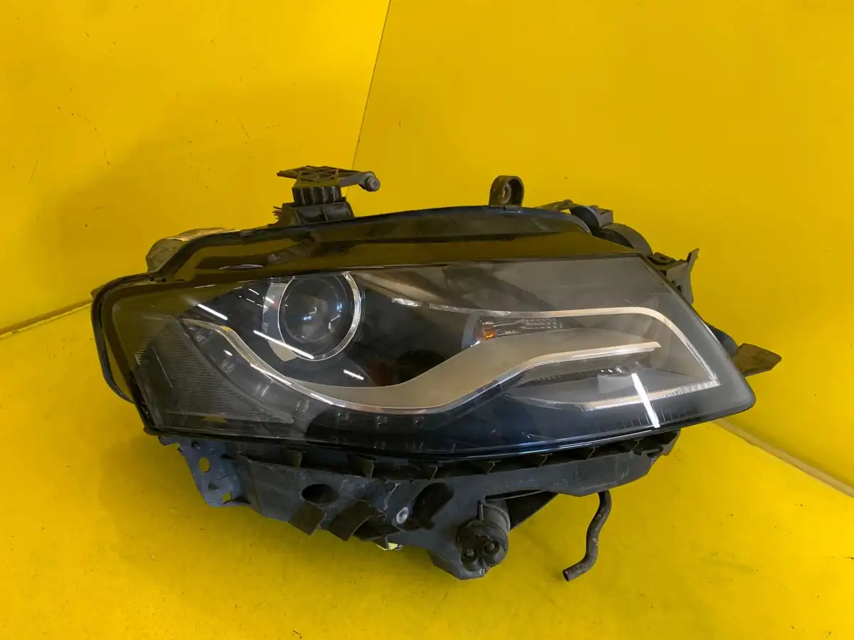 Far Dreapta Audi A4 B8 08 Bixenon