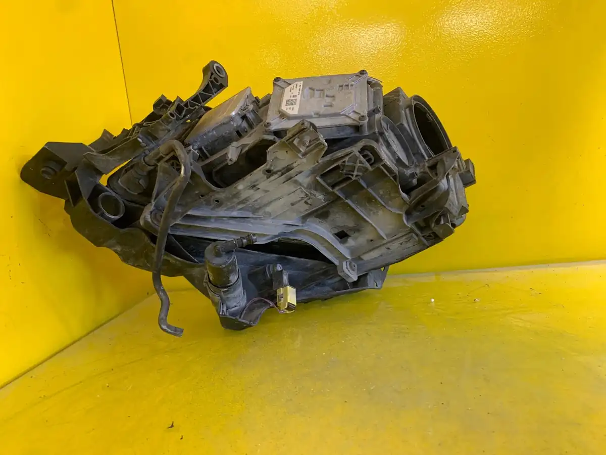 Far Dreapta Audi A4 B8 08 Bixenon
