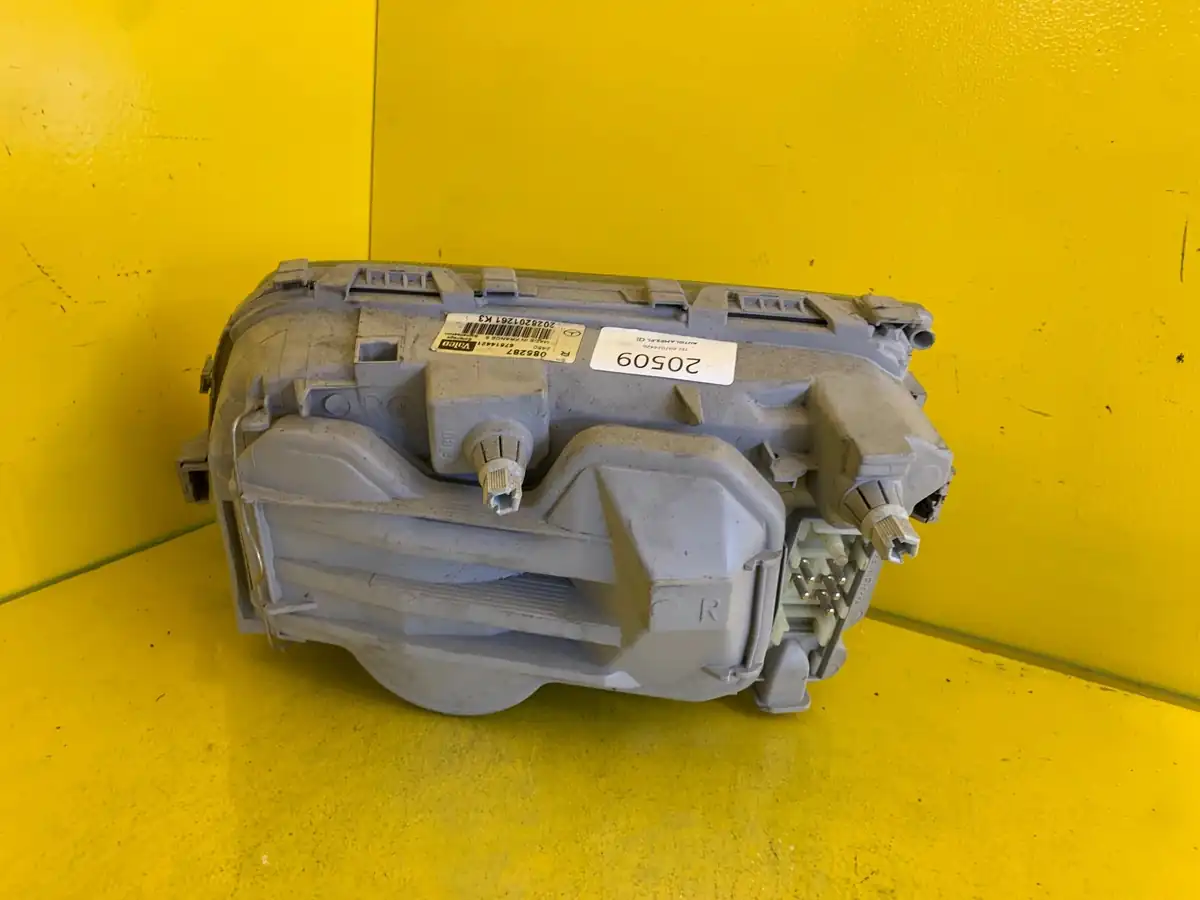 Far Dreapta Mercedes W202 Przod