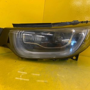 Far stânga Full LED Adaptive OEM 9853419-03