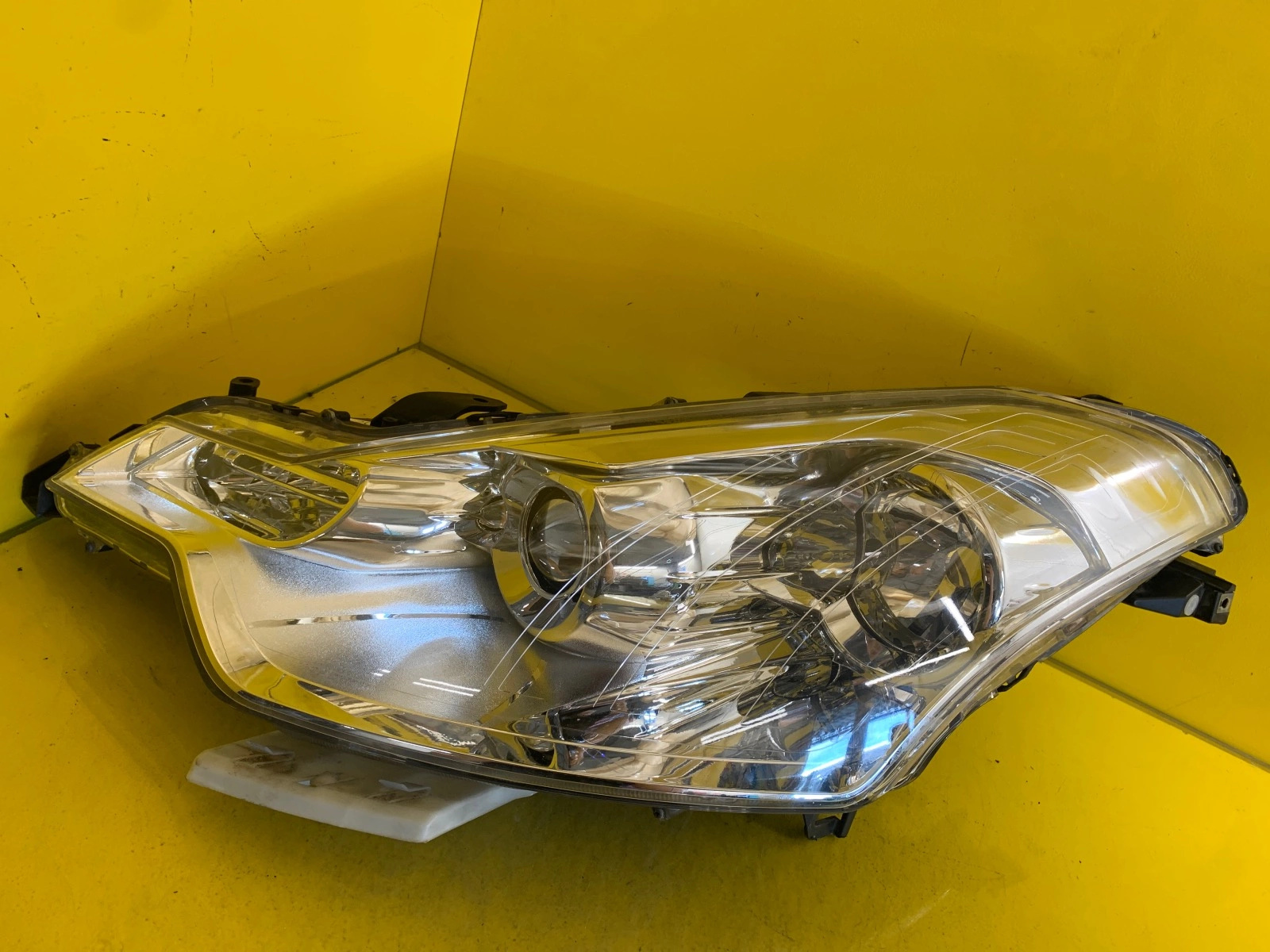 Far Stanga Citroen Crosser Xenon