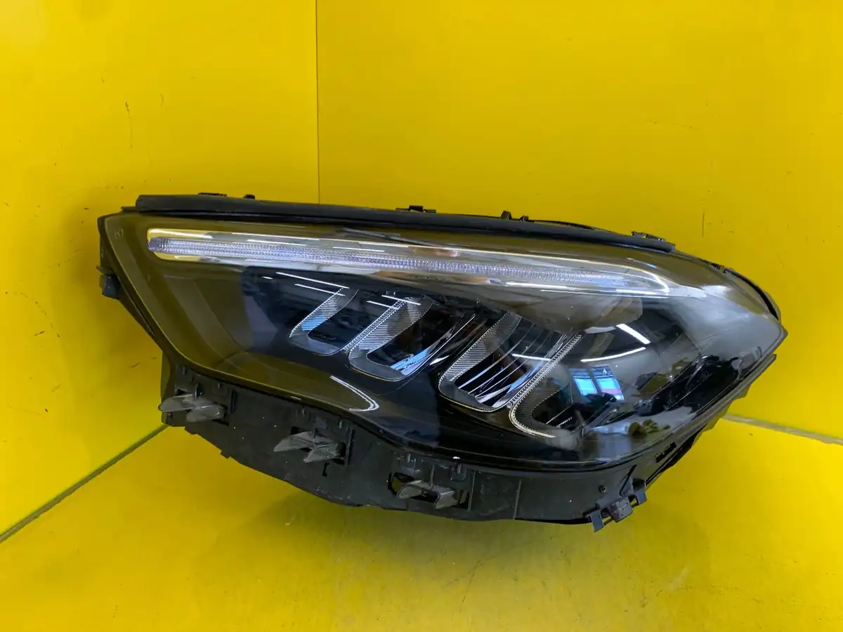 Far Stanga Mercedes W247 Performance