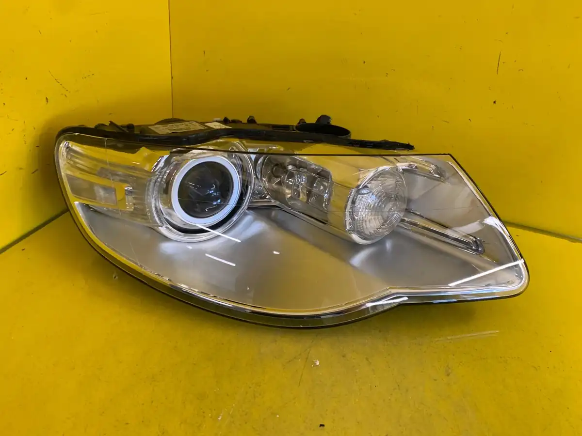 Far Dreapta VW Touareg Lift 07 Xenon