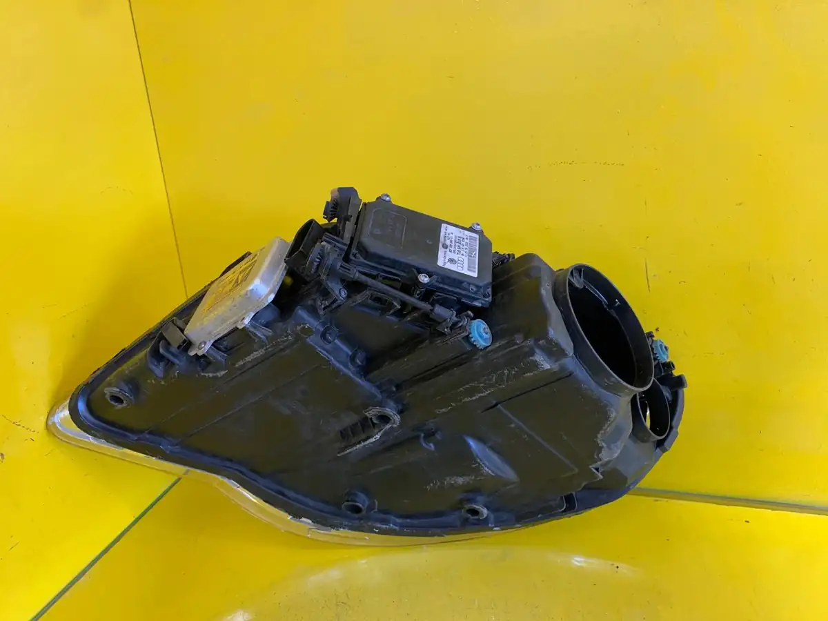 Far Dreapta VW Touareg Lift 07 Xenon
