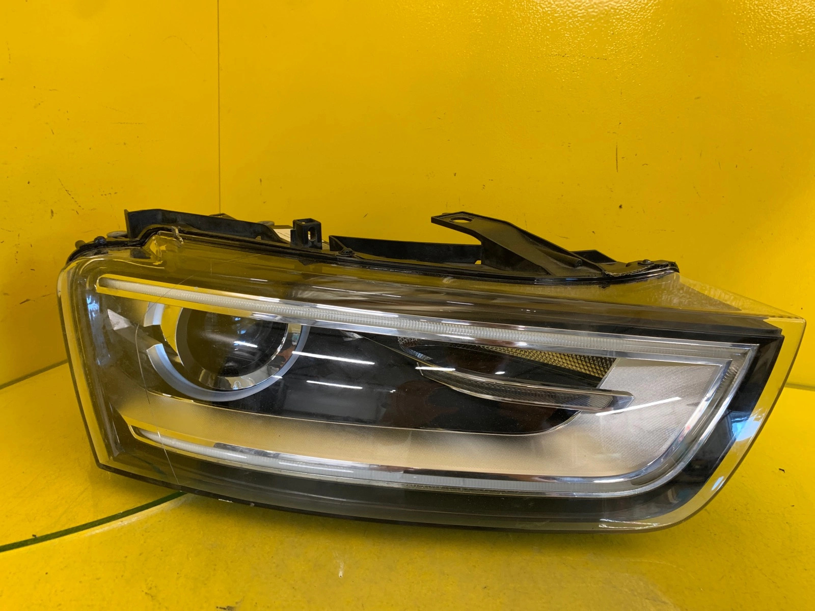 Far Dreapta Audi Q3 11 Xenon